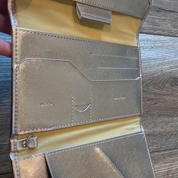 Passport Case/Wallet/Protecter for travel, trips, adventures, rose gold. - Picture 8 of 9